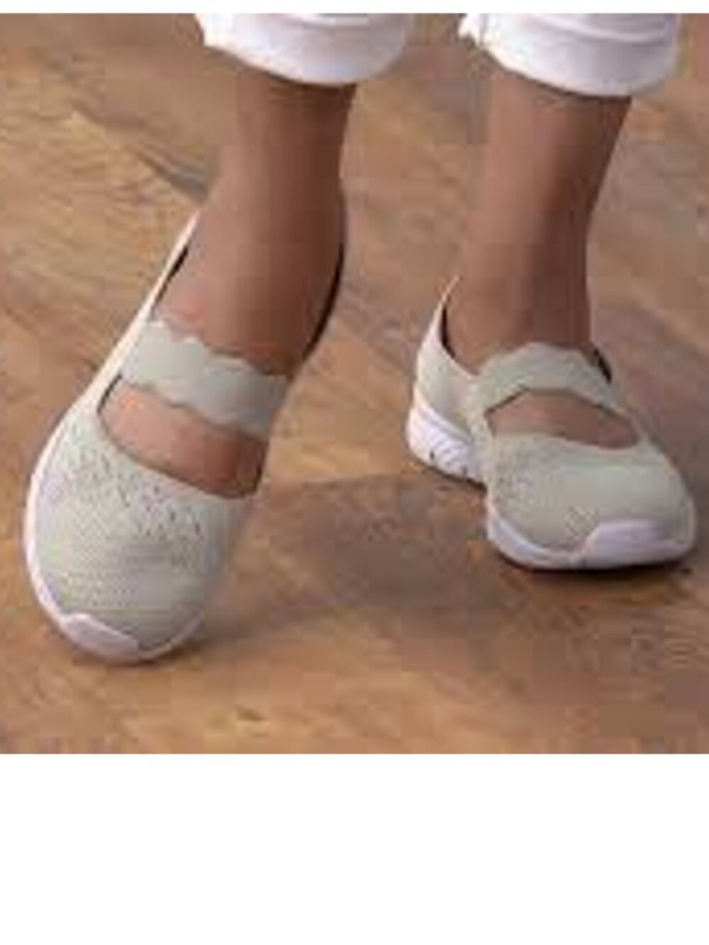 NWOT Sketchers Mary-Janes Neutral Sz 9